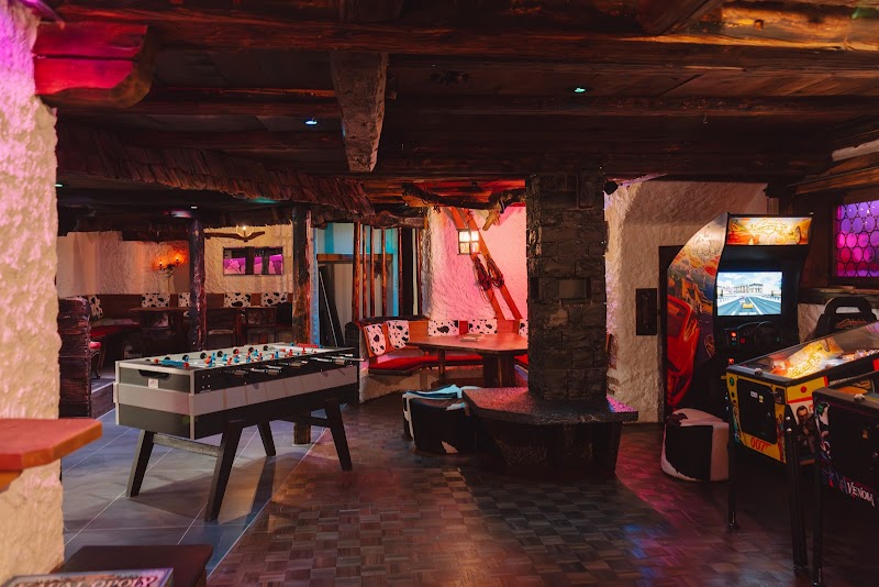 Game lounge overview